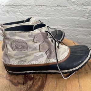 Sorel Women's OUT N ABOUT CAMO Rain Boot Size 7